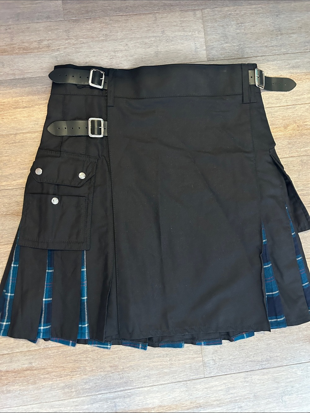 Cargo Kilts - Tartan Combo Utility Kilt: black size 40 like new condition